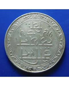 India - Princely States – Mewar,	 Fatteh Singh	 Rupee	1928	  Silver – (thin legend) ૧૯८५ 